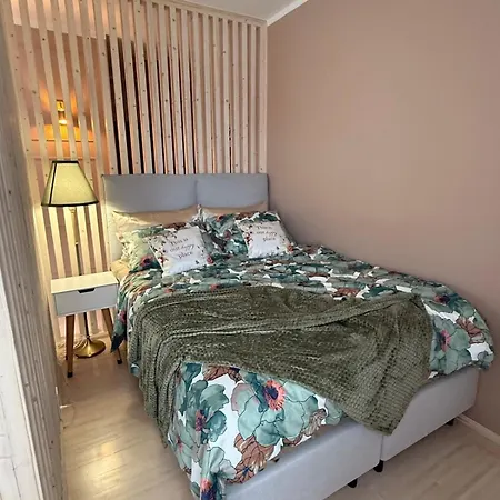 Daire Amaraa Pikk - Feels Better Than