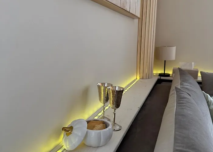 Amaraa Pikk - Feels Better Than Apartamento