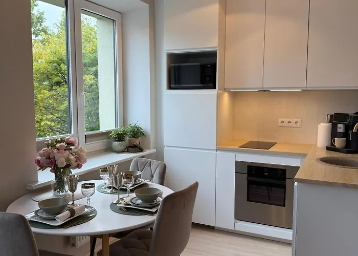 Amaraa Pikk - Feels Better Than Apartamento *